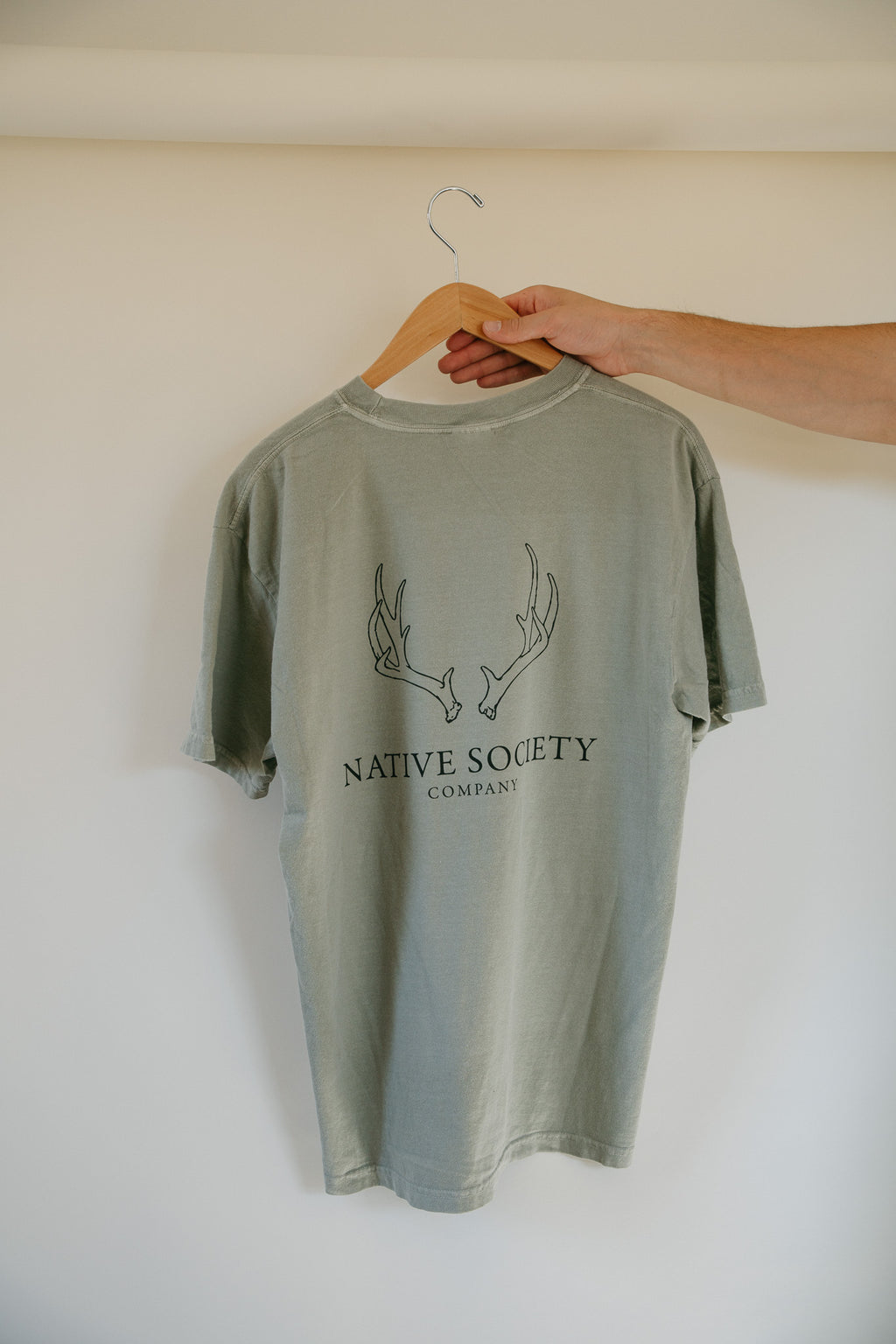 ANTLERS GRAPHIC TEE