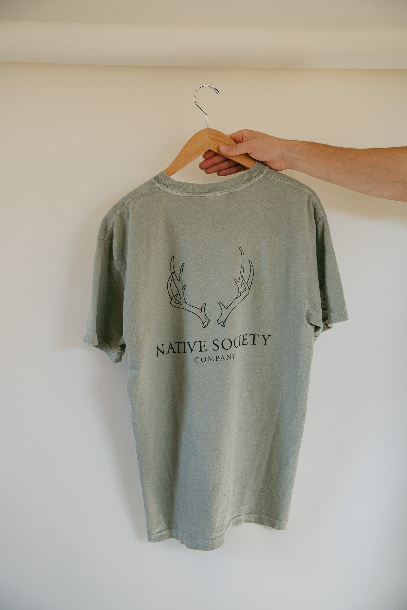 ANTLERS GRAPHIC TEE