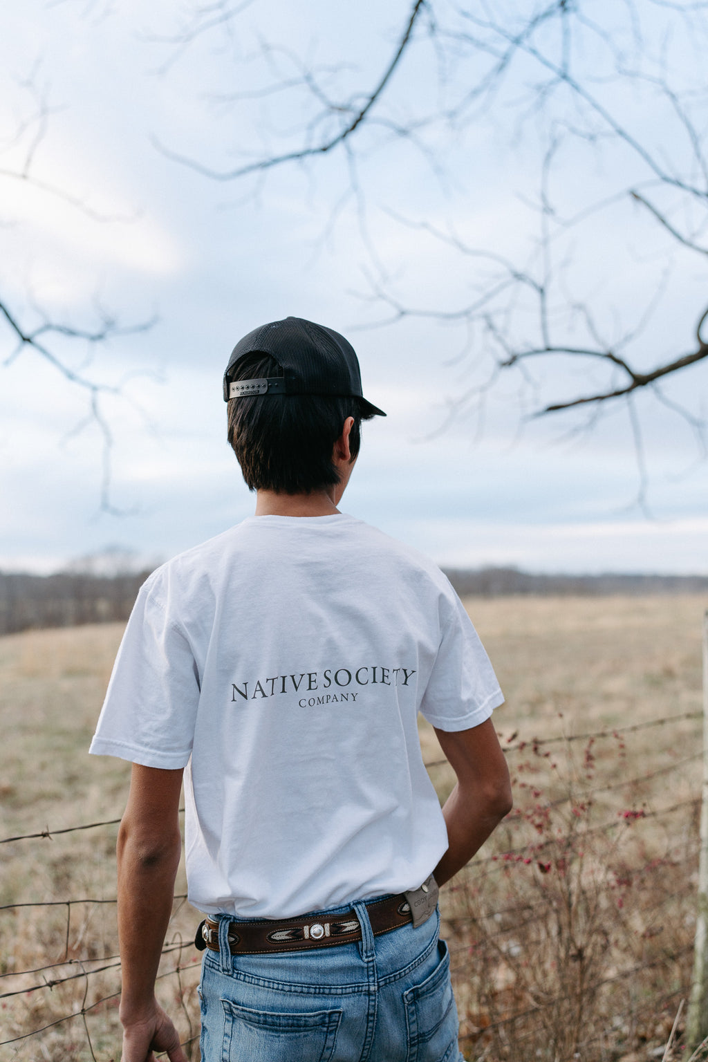 ESSENTIALS ONE POCKET TEE