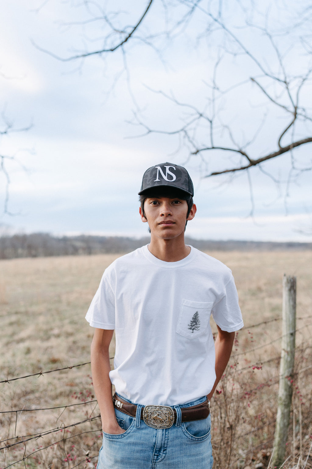 ESSENTIALS ONE POCKET TEE